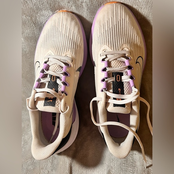Nike Winfi 09, tan and lavender running sneakers like new - Picture 5 of 6